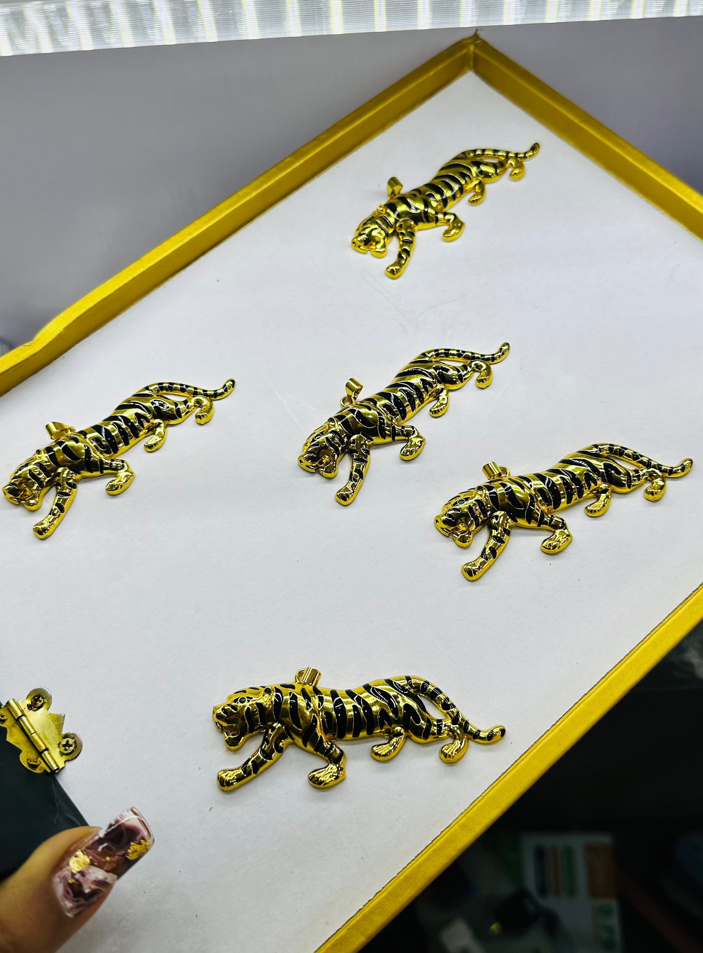 Gold Green eye Tiger pendant (non-tarbish🔥)