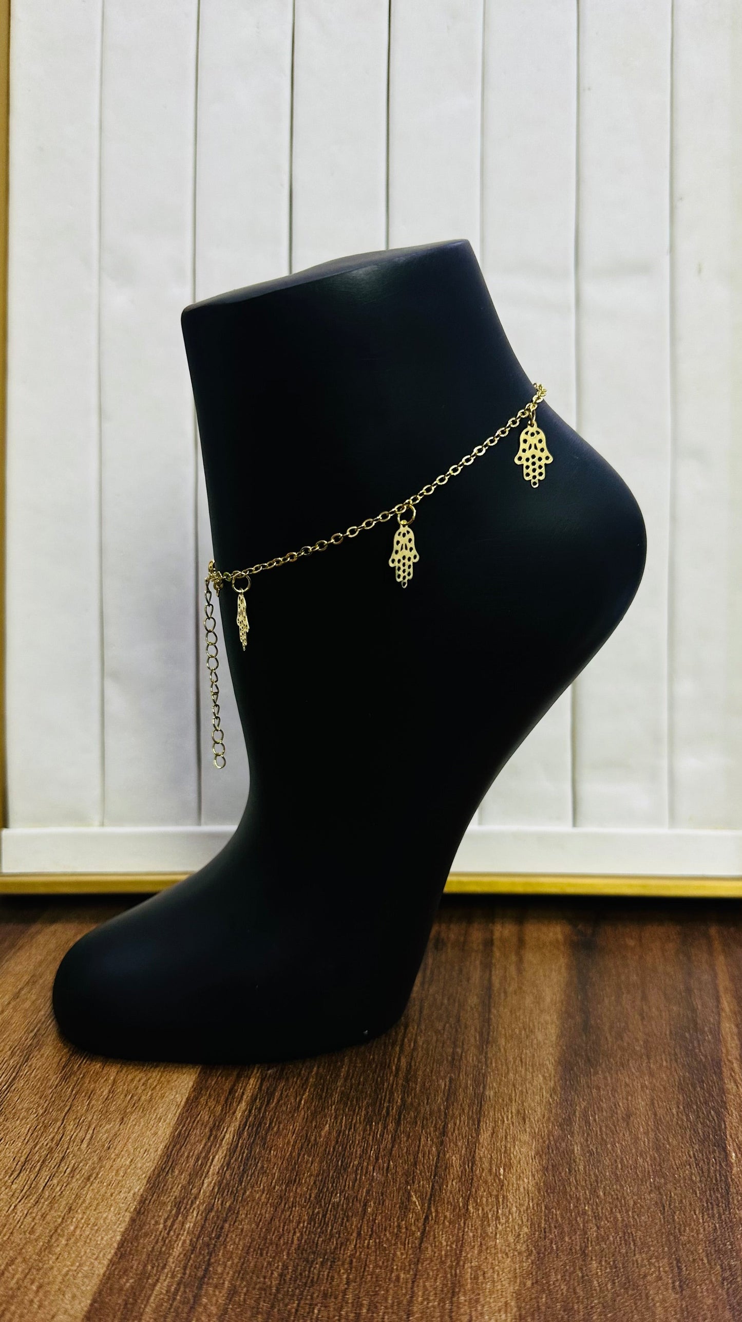 Charm leg chain