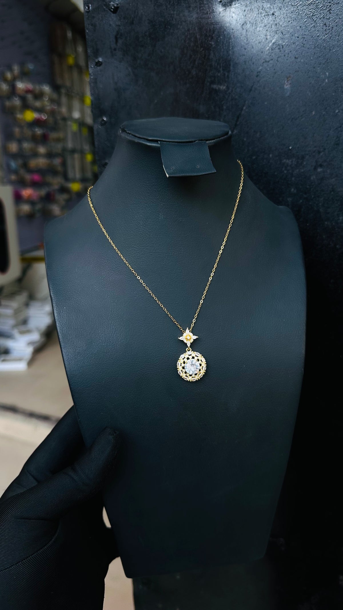 Ladies necklace (gold)