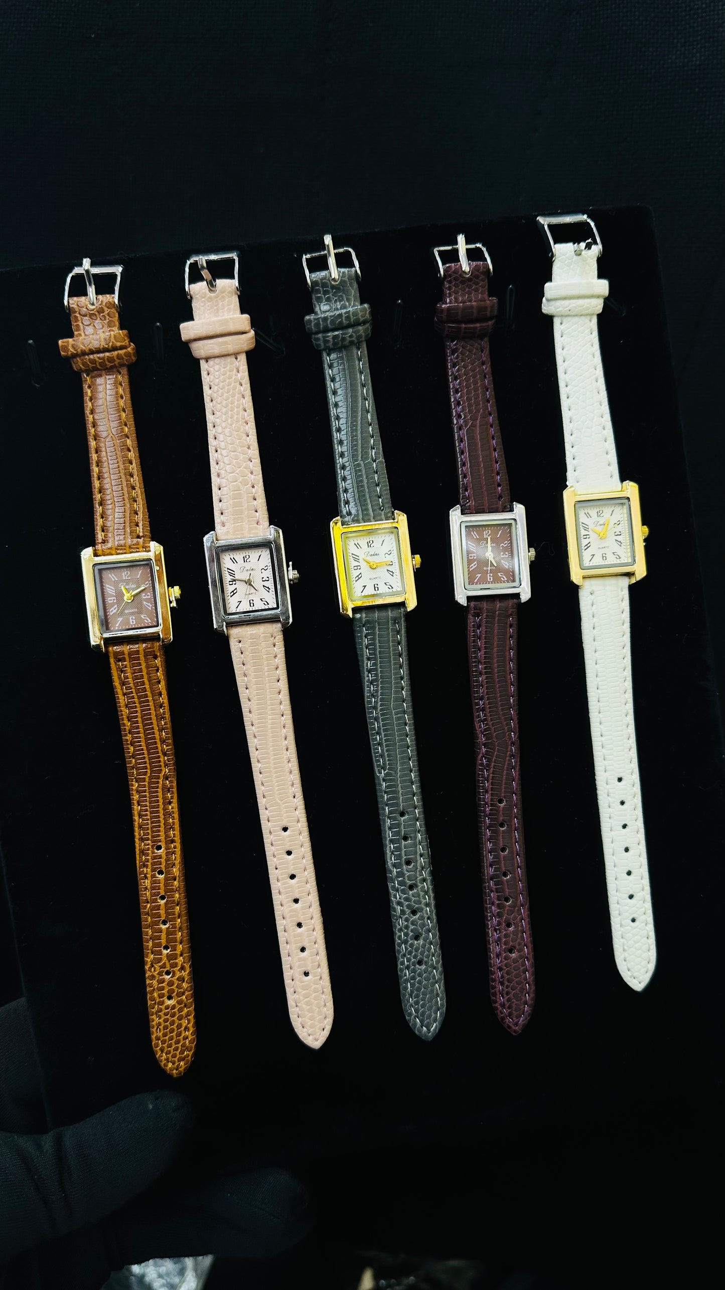 Stock ladies leather Wristwatch (MOQ 10 pcs)