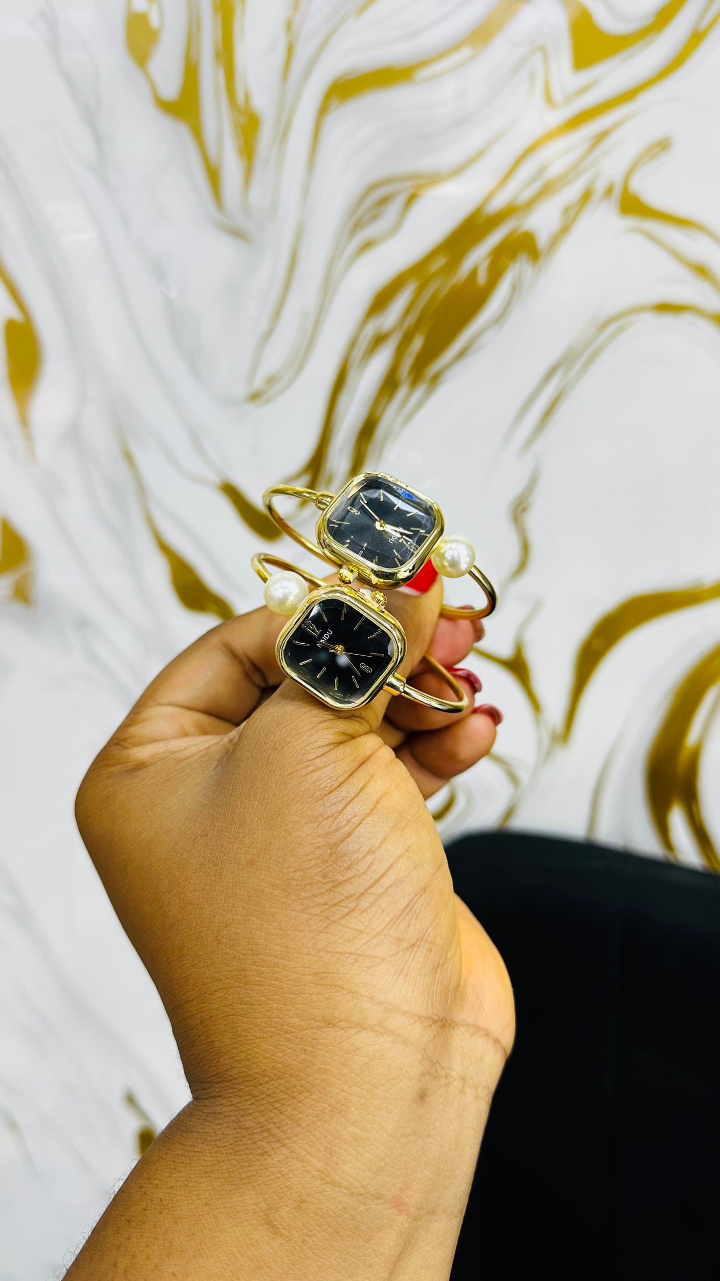 Naidu slim cuff Wristwatch