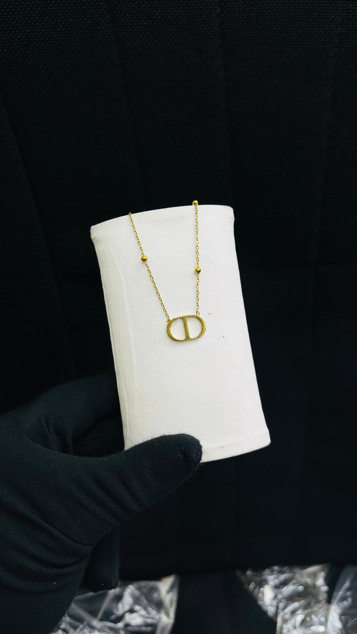 Dainty Single chains
