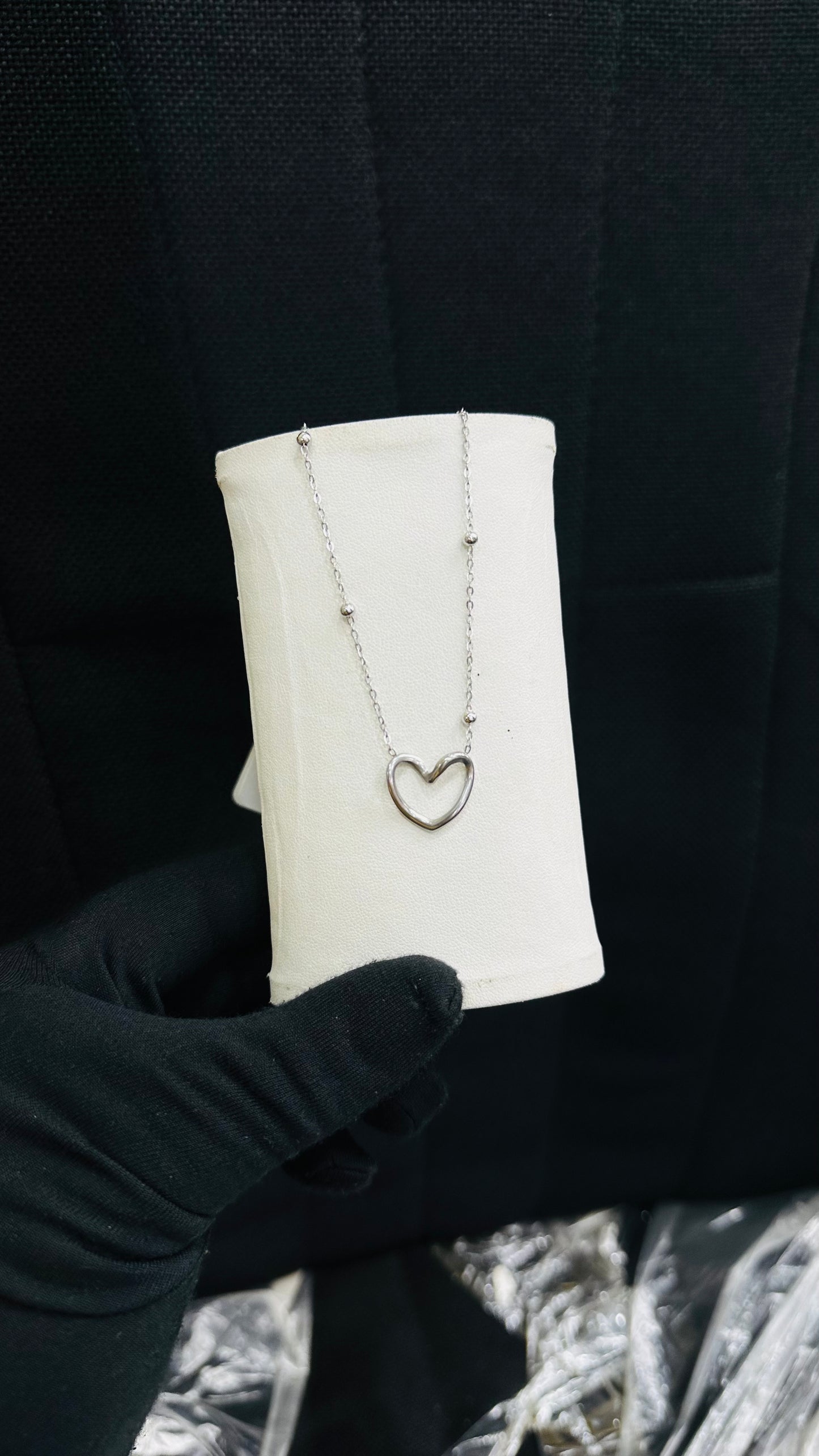 Dainty Single chains
