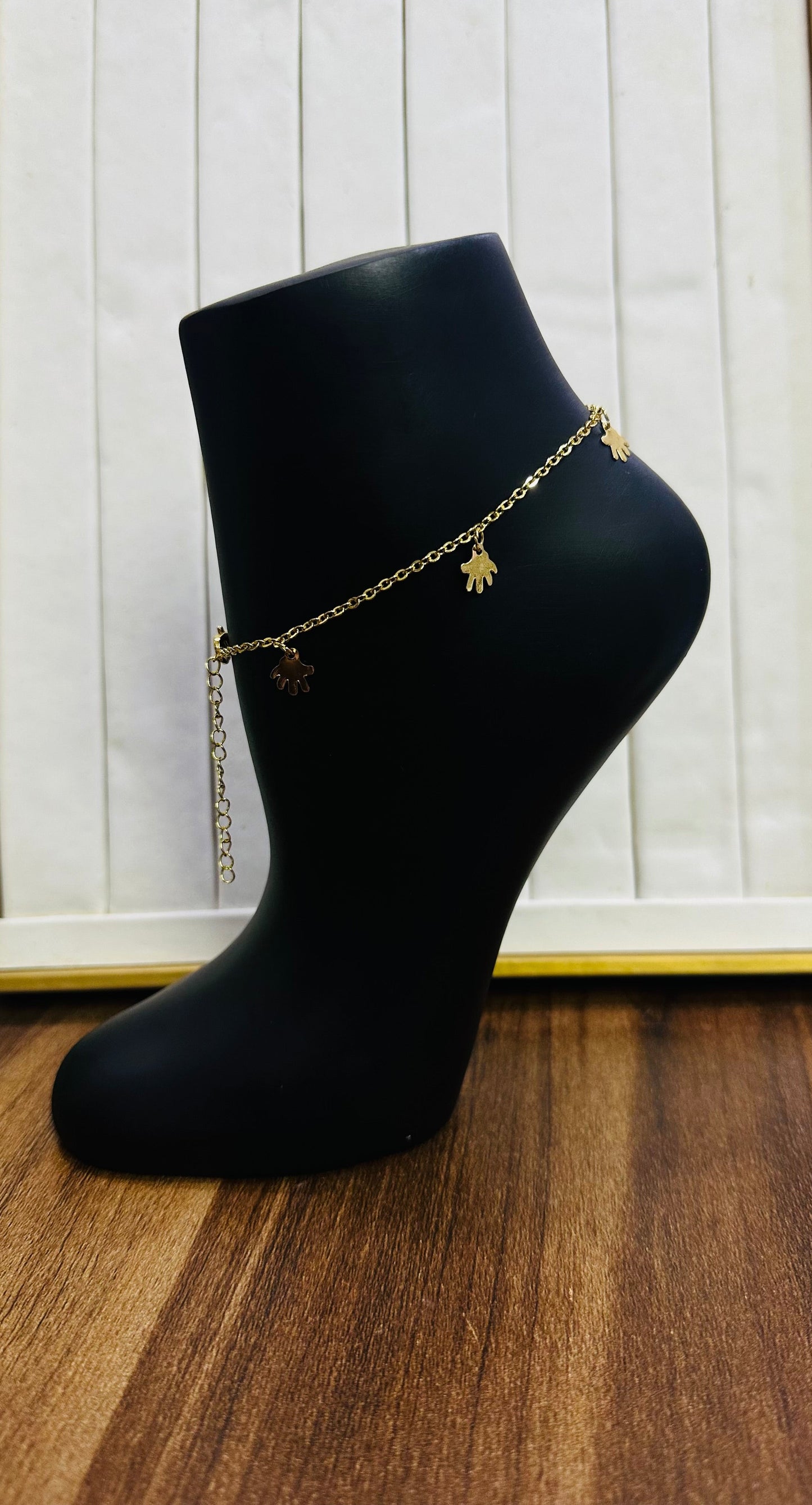 Charm leg chain
