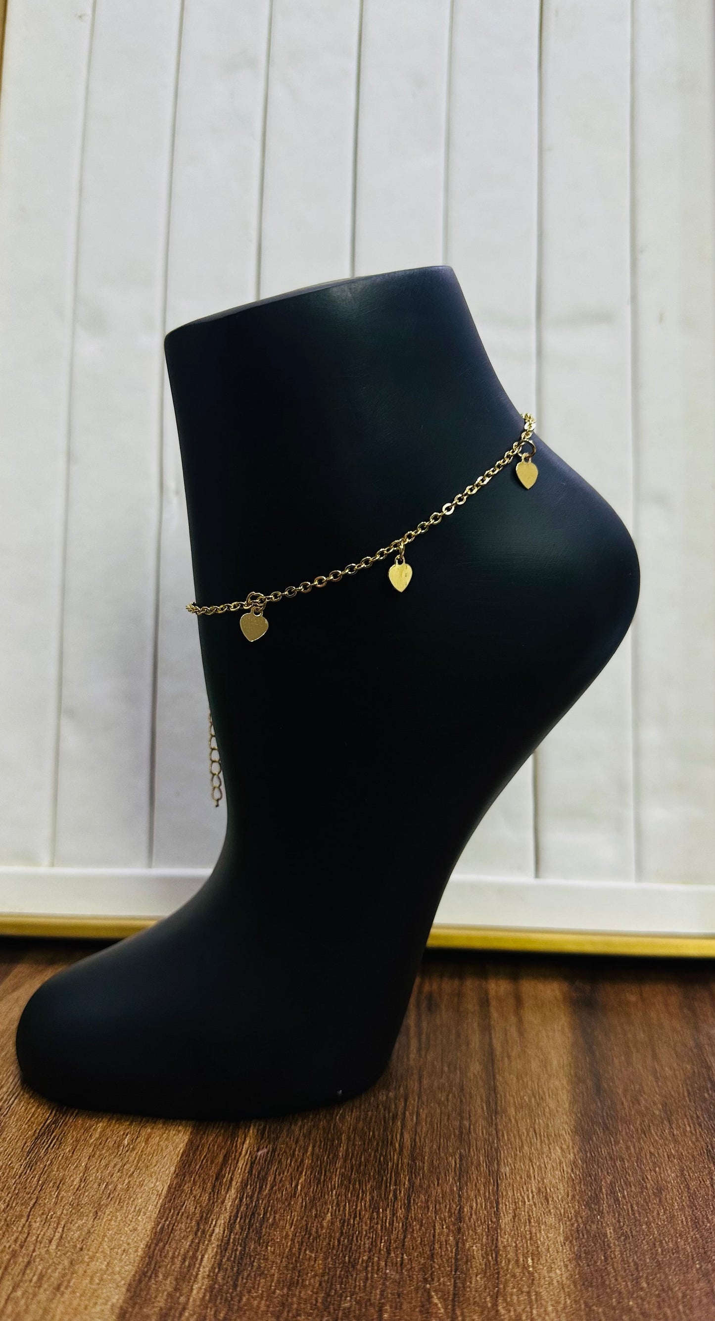 Charm leg chain