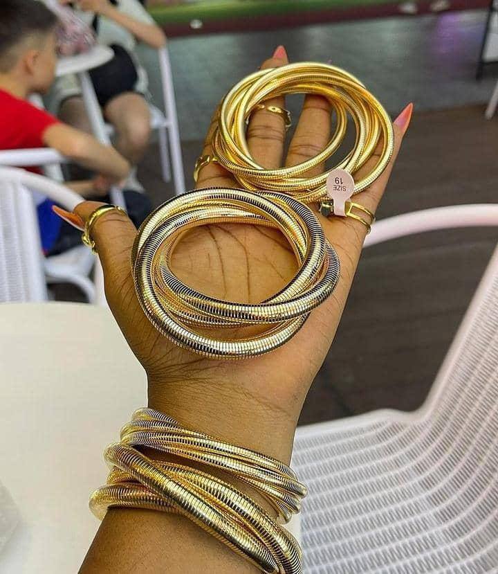 Stretchy gold bangle