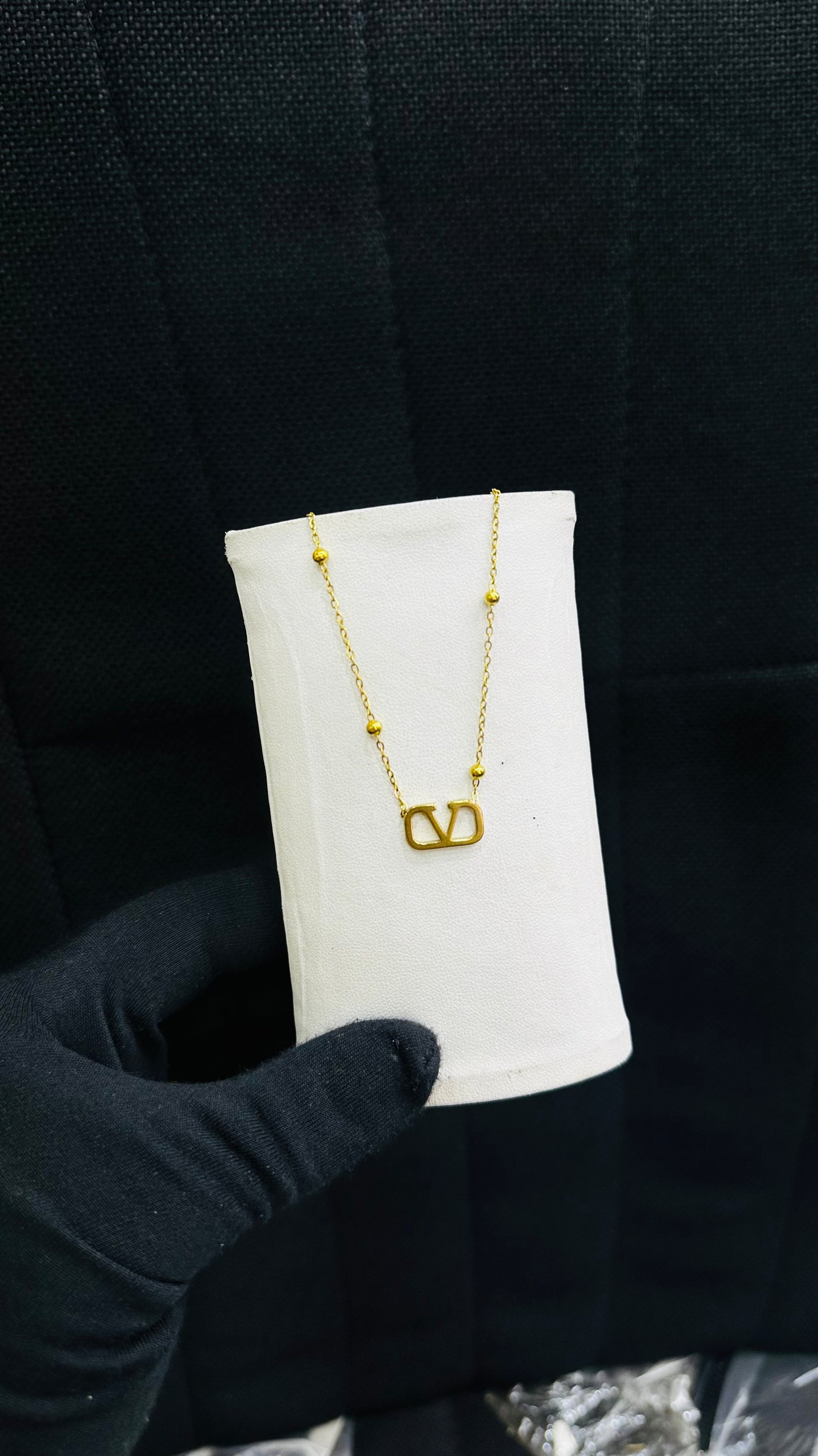 Dainty Single chains