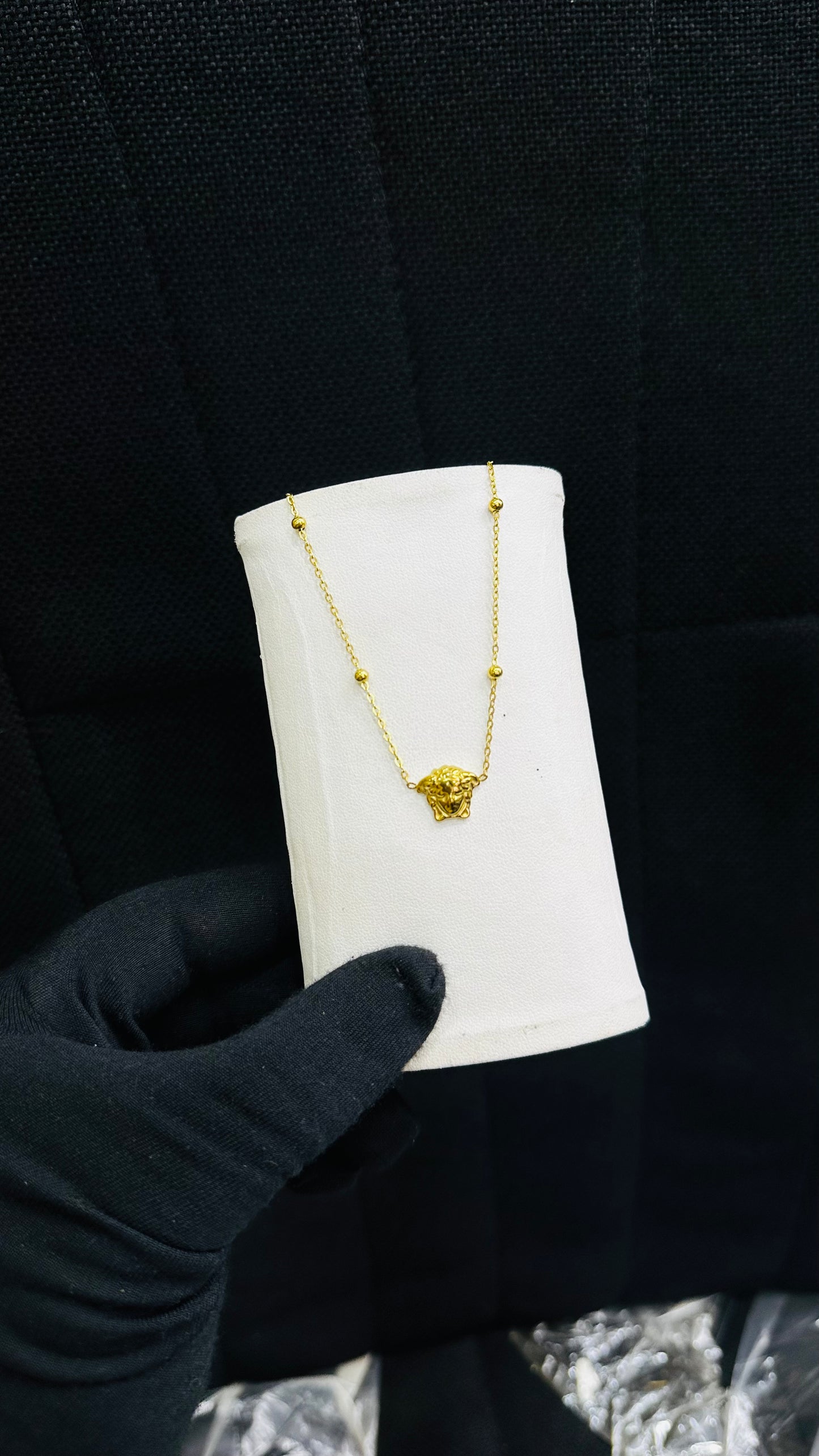 Dainty Single chains