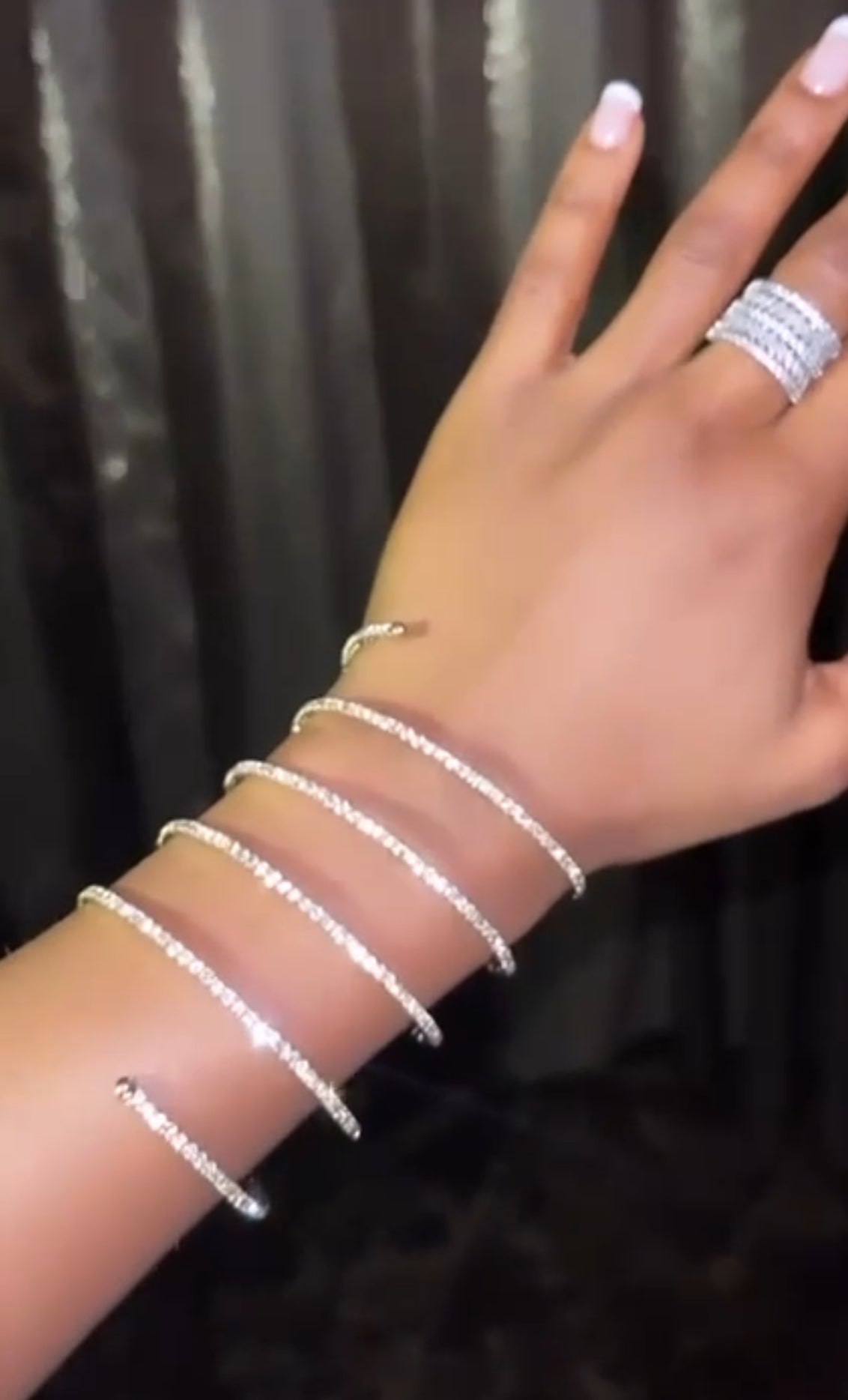8 lines Spiral bangles