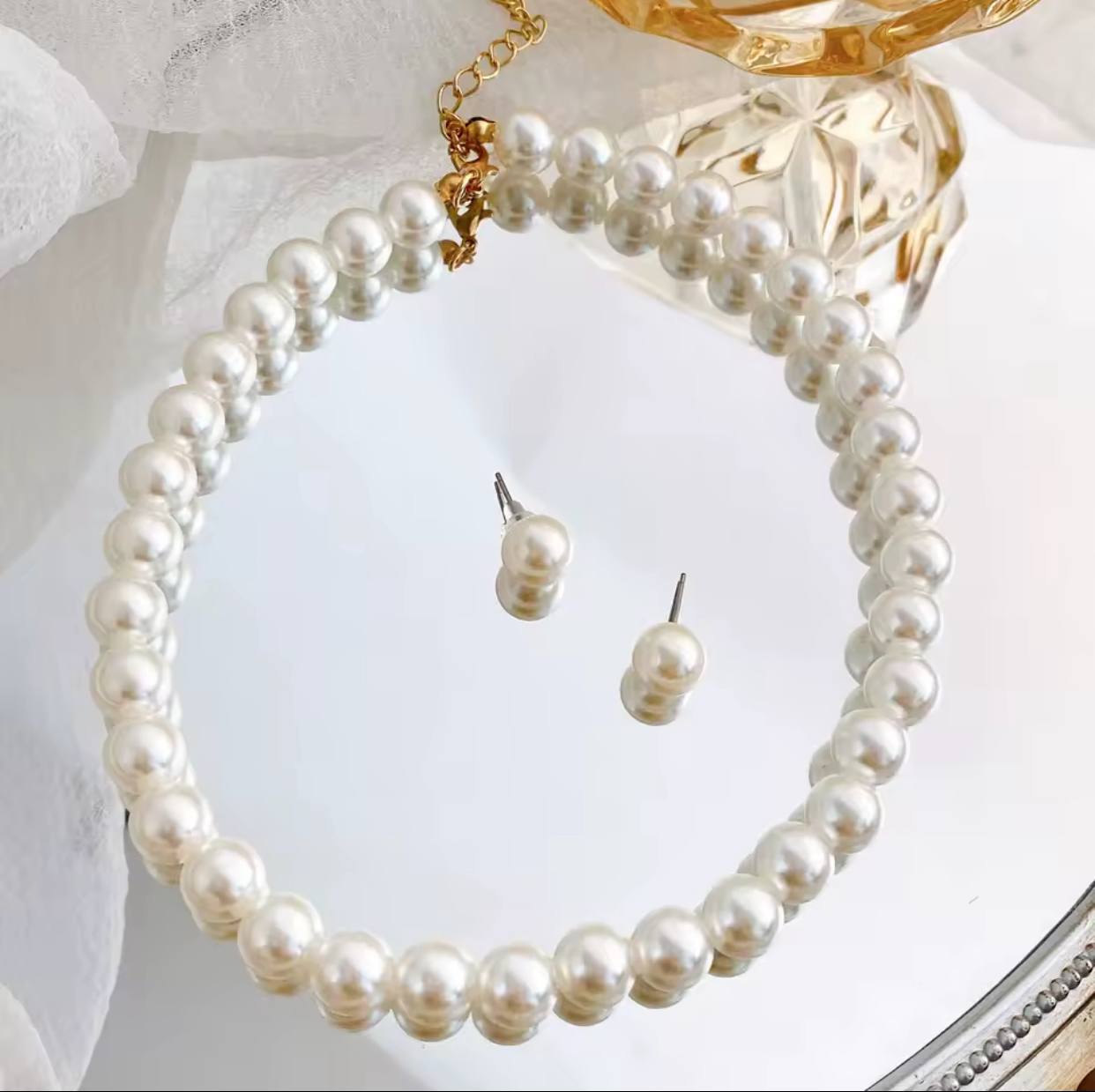 Single Pearl Choker