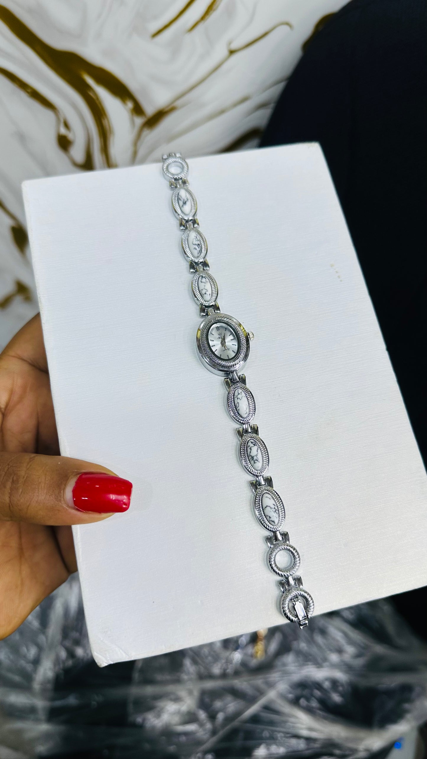 Slim bracelet Wristwatch