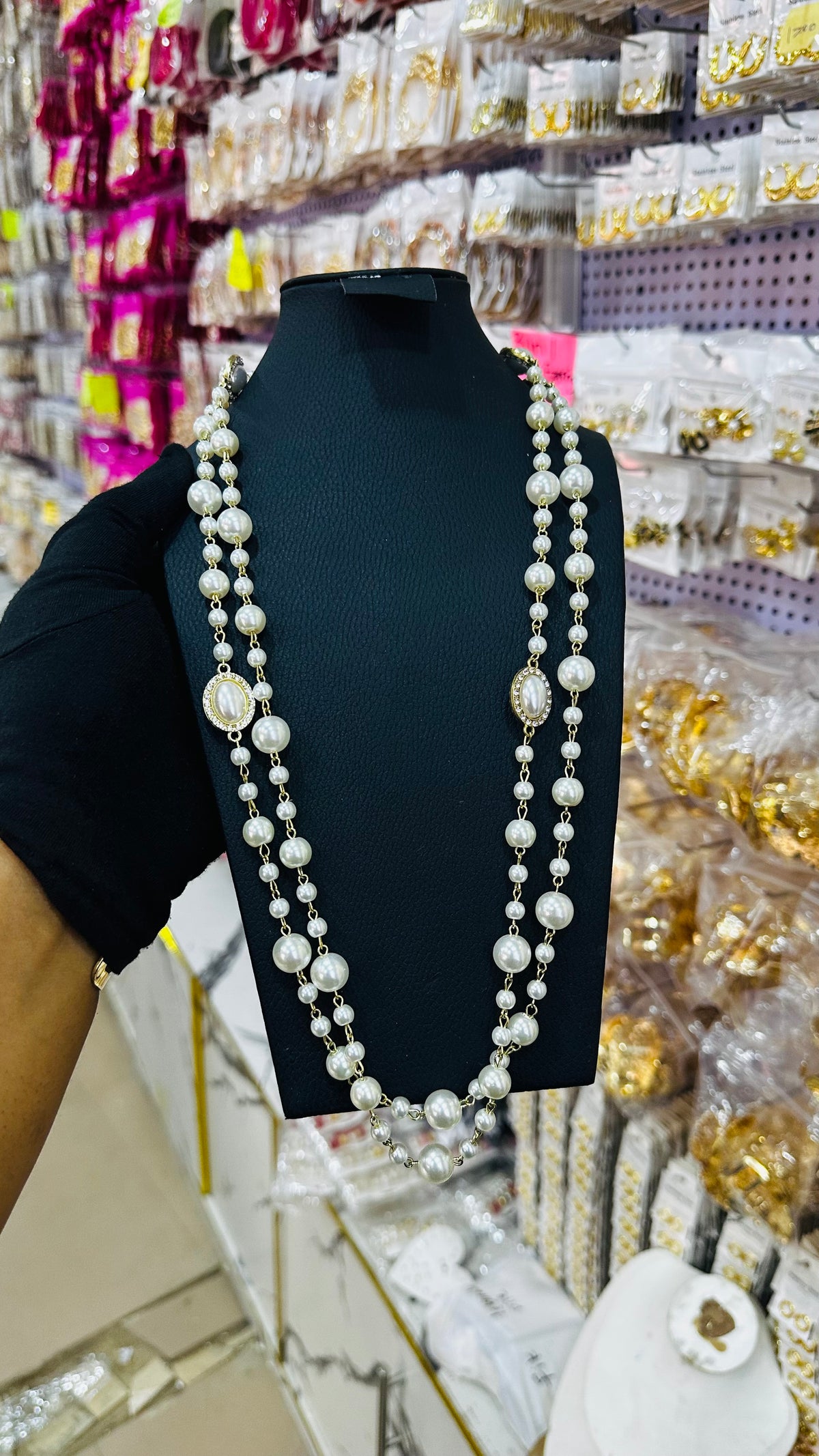 Longest Pearl Necklace