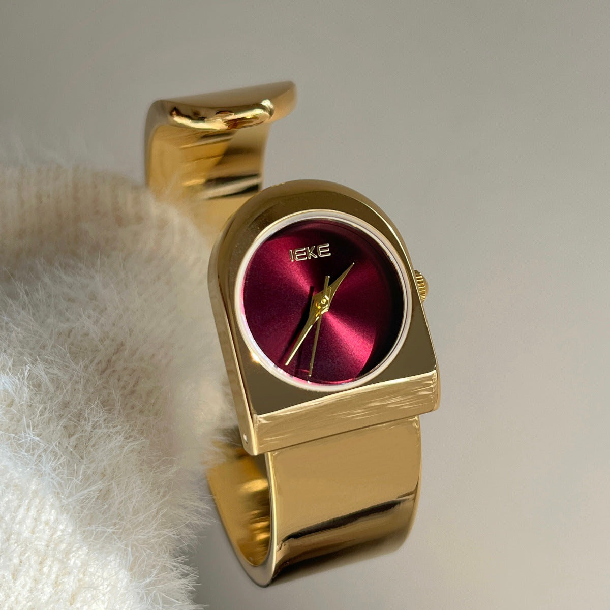IEKE ladies bangle Wristwatch with branded box & bag