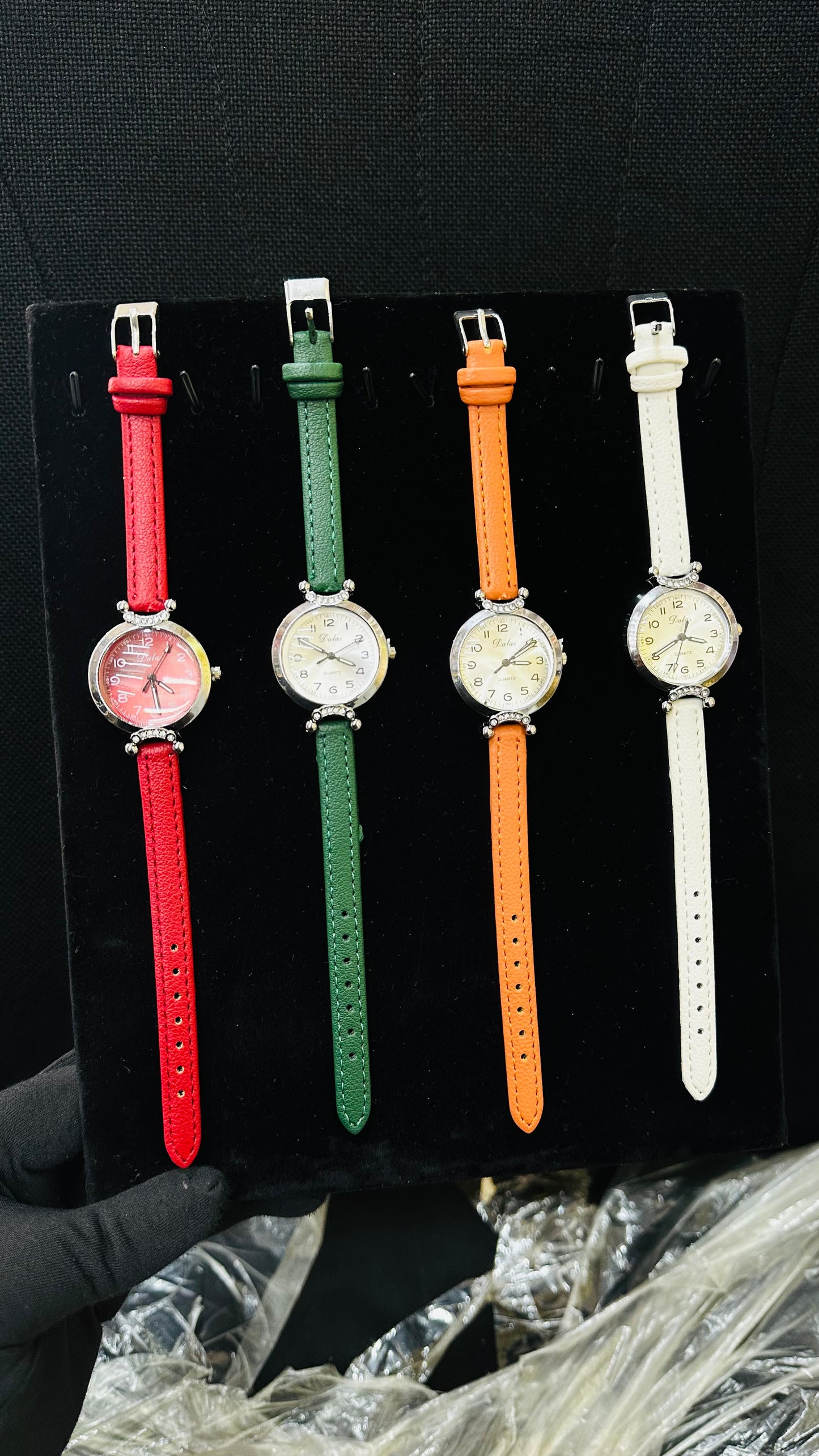 Stock ladies leather Wristwatch (MOQ 10 pcs)