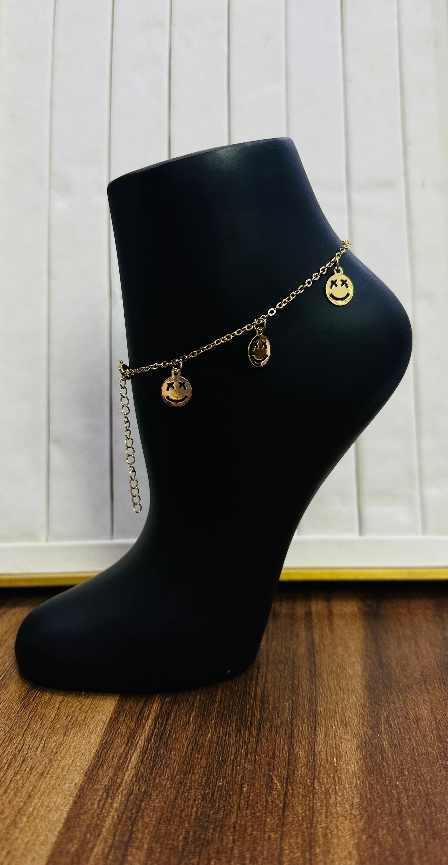 Charm leg chain