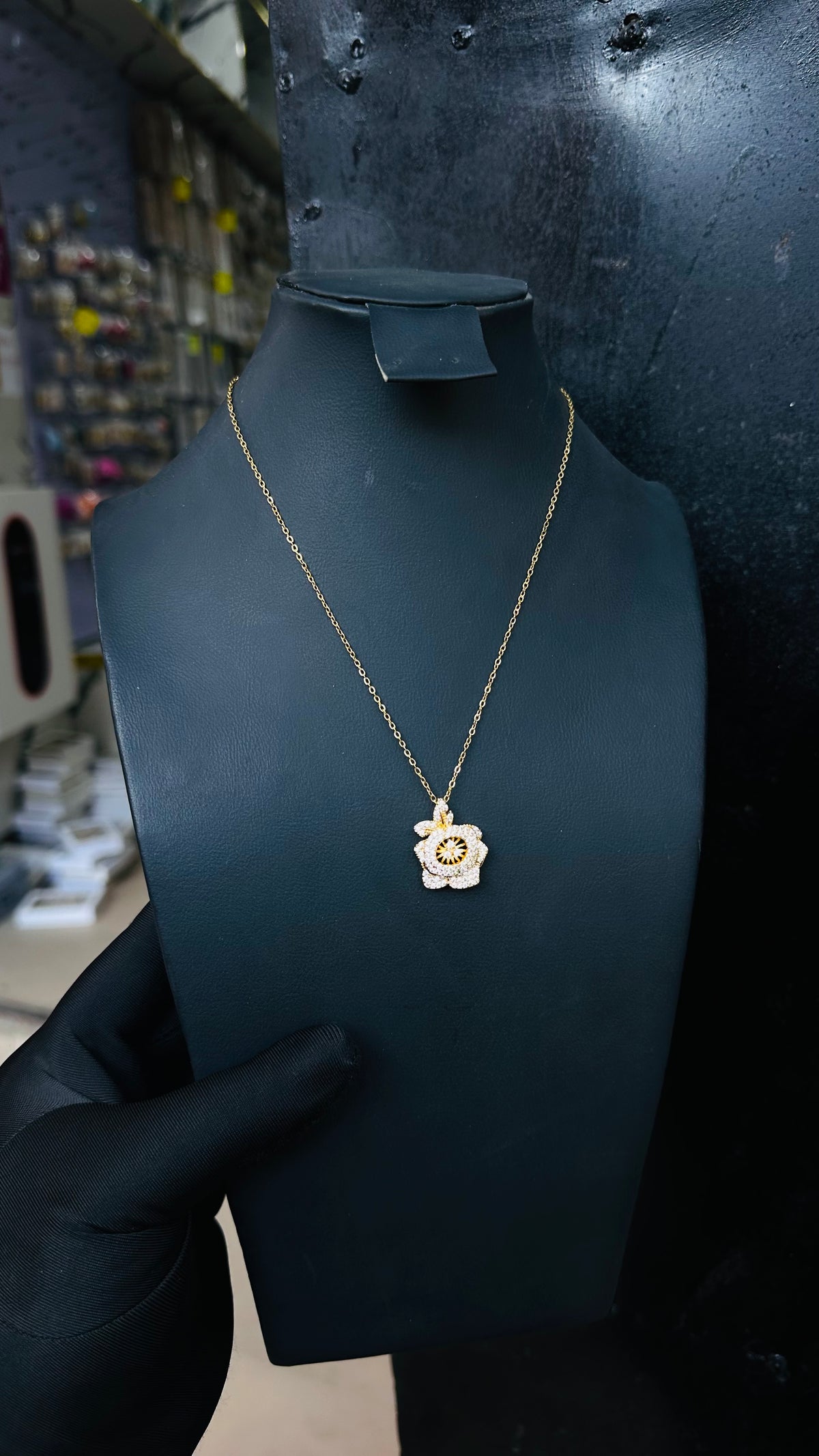 Ladies necklace (gold)