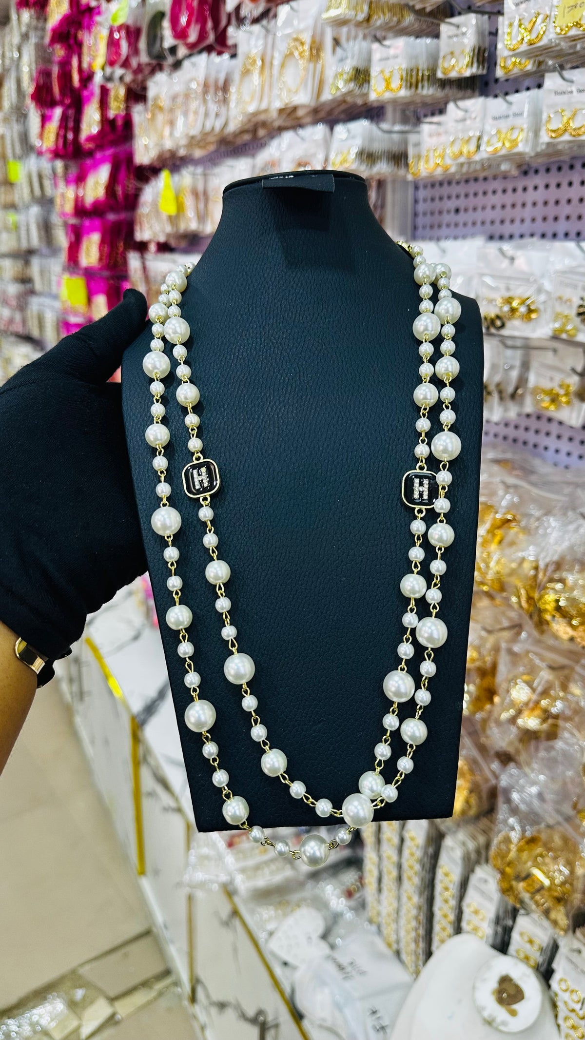 Longest Pearl Necklace