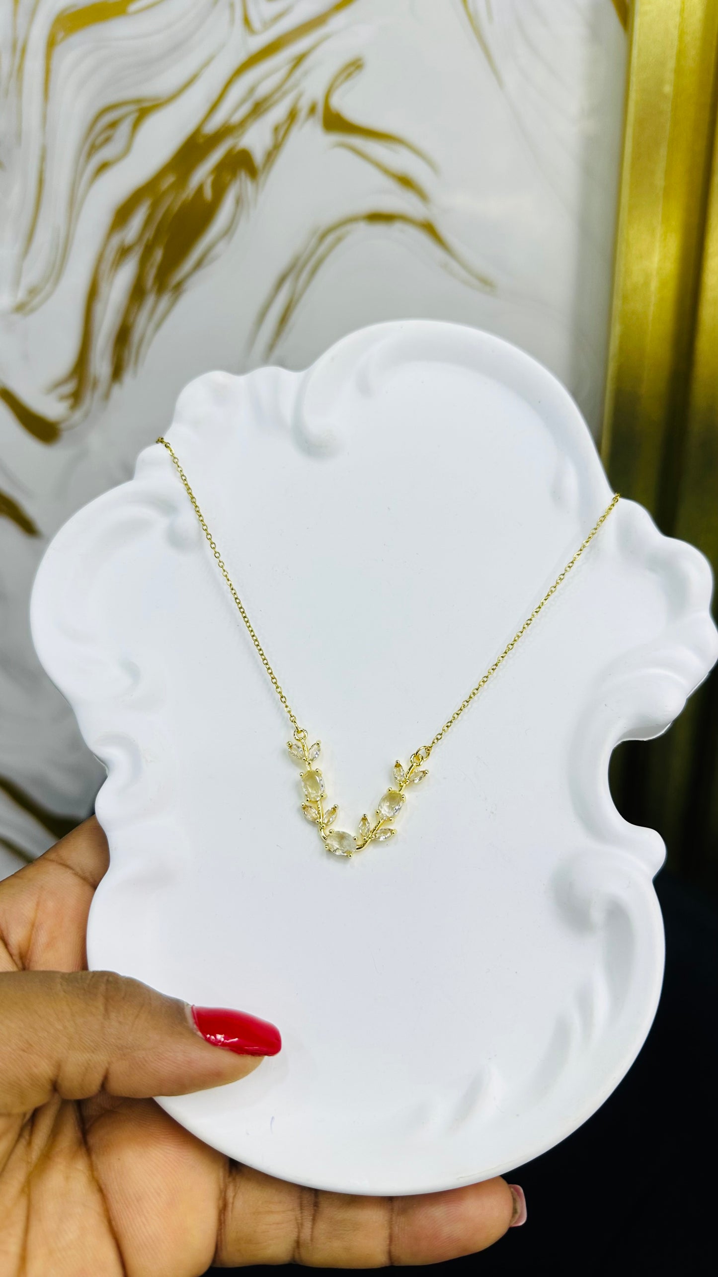 Dainty vine Necklace