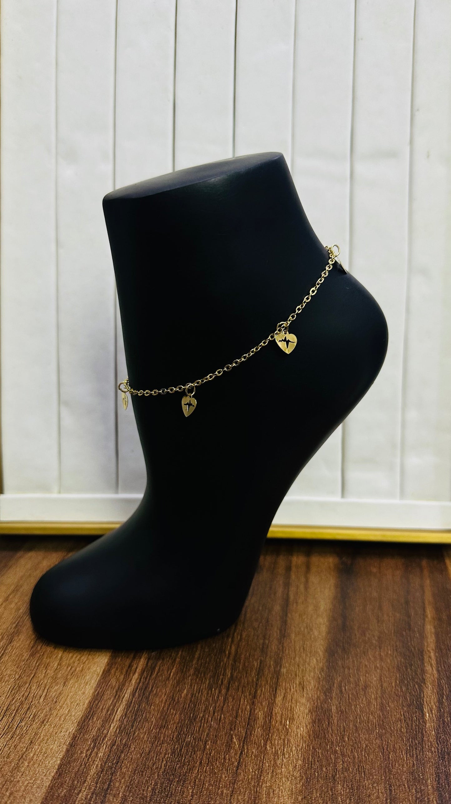 Charm leg chain