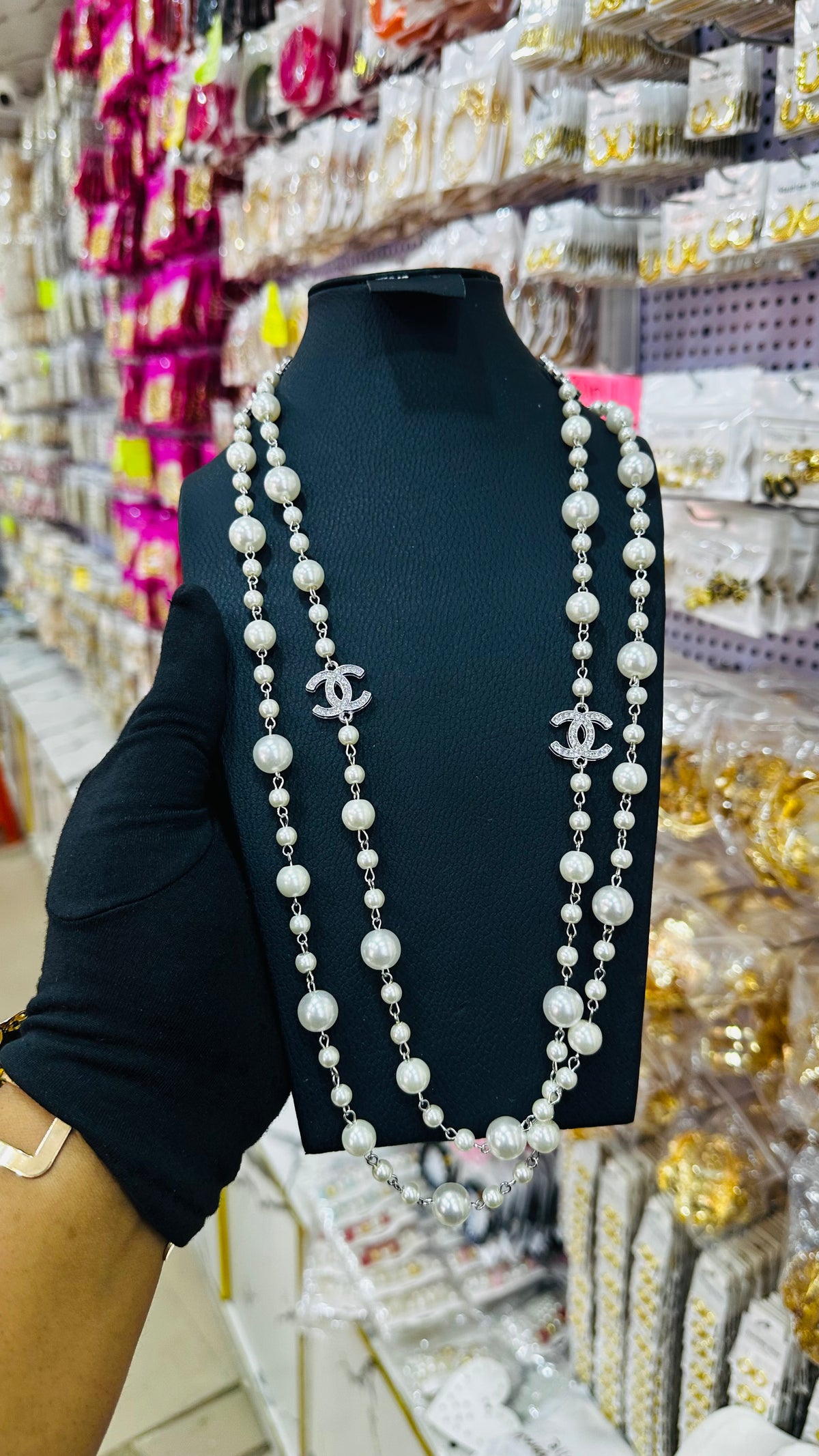 Longest Pearl Necklace