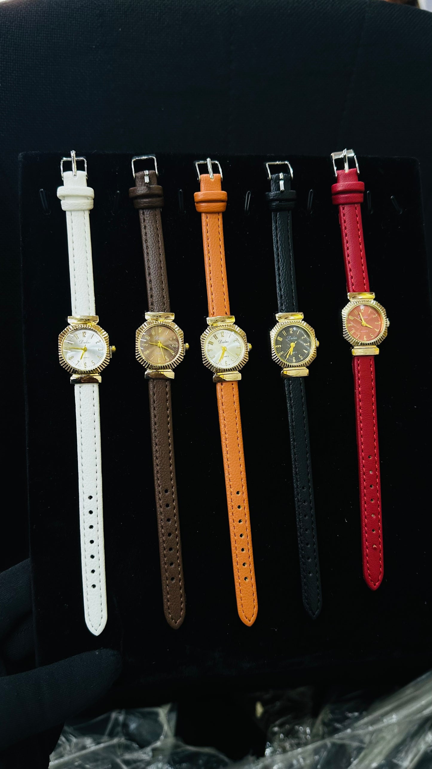 Stock ladies leather Wristwatch (MOQ 10 pcs)
