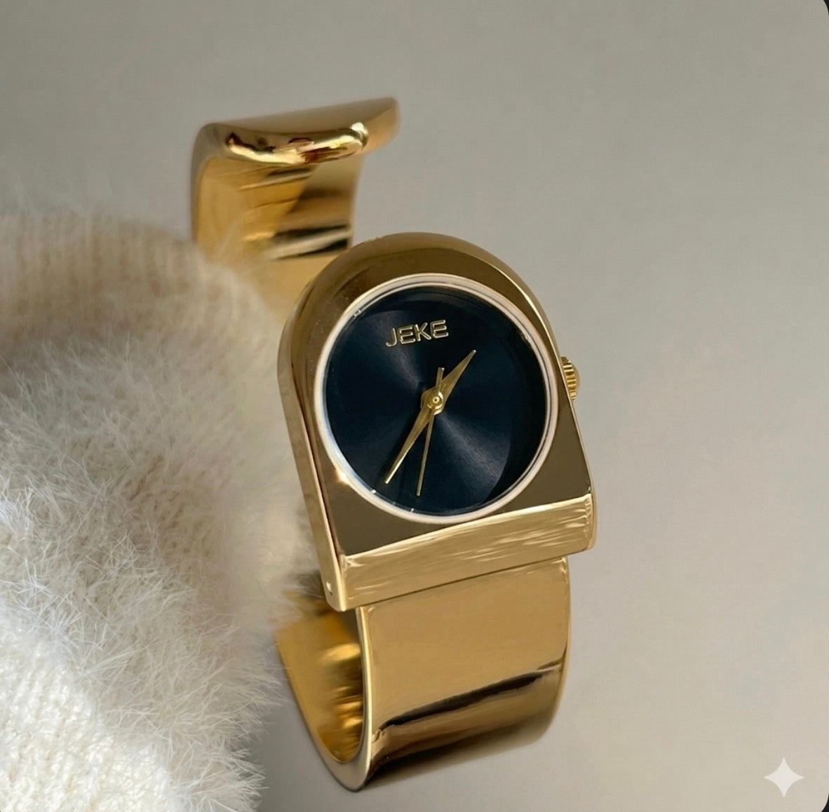 IEKE ladies bangle Wristwatch with branded box & bag